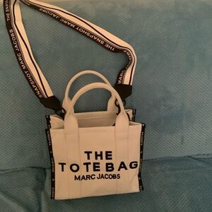 The tote bag / Canvas/ White-Black Trim